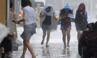 Tajfun u Japanu, poginule dvije osobe, ranjeno više 30