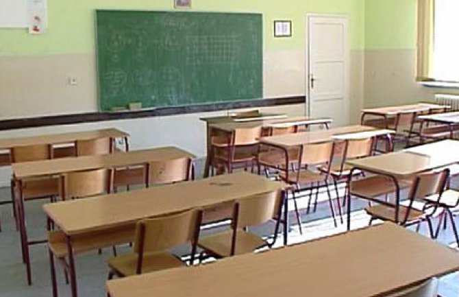 Mojkovac: Učenici padaju od droge ili gladi?