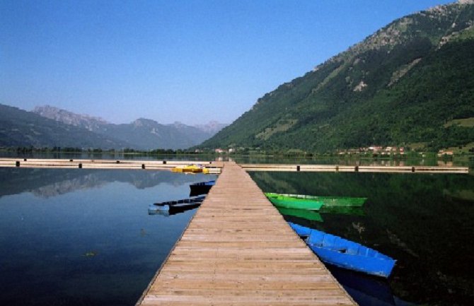 SNP poziva nadležne organe da zaštite Plavsko jezero