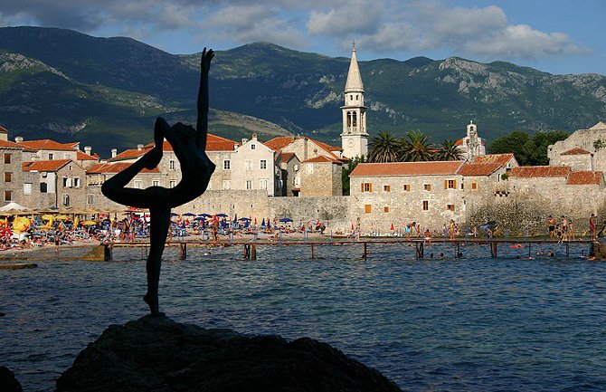 Građani Budve će u toku dana dobiti detaljnije upute vezano za odlaganje otpada, pomoć starijim osobama, korišćenja usluga javnih ustanova