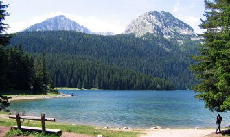 Crno jezero ne prestaje da očarava (Foto)