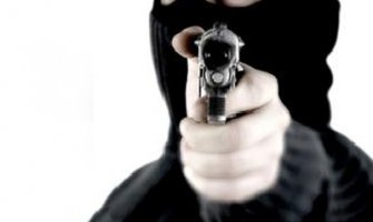 Cetinje: Maskirani razbojnik uz prijetnju pištoljem opljačkao poštu