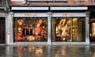 Prada dizajnira odijela za Nasu