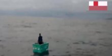 Preživio osam dana sam na moru u plastičnoj  kutiji (VIDEO)