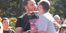 Parada ponosa završena poljupcem (VIDEO)