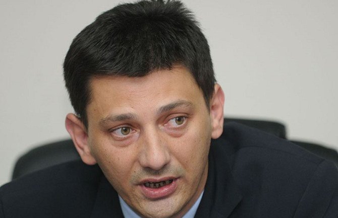 Policija identifikovala učesnike performansa koji su uznemiravali porodicu Pajovića