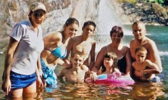 U jednom trenutku su bili srećna porodica na odmoru iz snova. U sledećem su bili u paklu