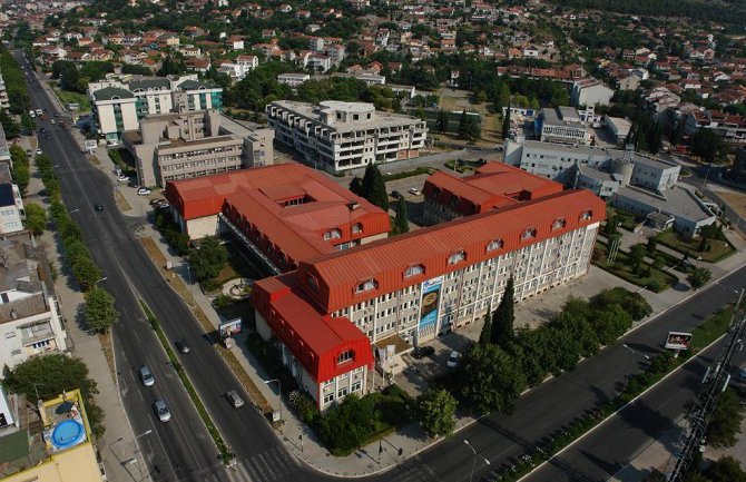 Za plate deset profesora Ekonomskog  dva miliona eura
