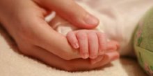 Zahvaljujući specijalizovanim naočarima slijepa mama vidjela tek rođenu bebu (VIDEO)