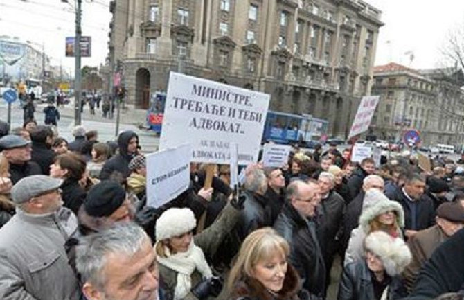  Advokati na protestu ispred Vlade