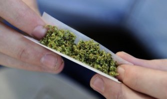 Policija obilazila školska dvorišta, kod četiri maloljetnika pronađena droga