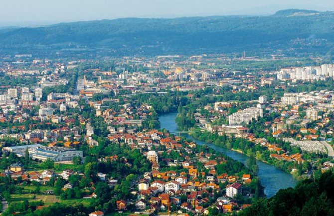 Banjaluka: Pucao u bivšu suprugu pa u sebe