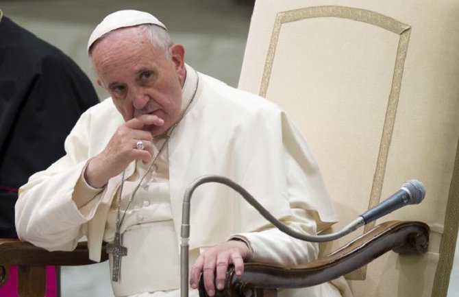 Papine zbunjujuće izjave