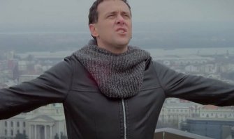 Dženan Lončarević se sa antiratnom baladom takmiči za predstavnika Srbije na Eurosongu (VIDEO)