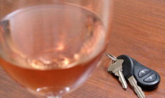 Sa 2,35 promila alkohola vozio autobus pun đaka