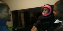  Pogledajte kako ova beba reaguje kada prvi put vidi očevog brata blizanca (VIDEO)
