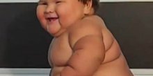 Upoznajte djevojčicu koja ima 10 mjeseci i 20 kilograma (VIDEO)