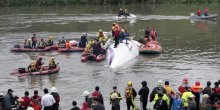 Putnički avion se srušio u rijeku, stradalo najmanje 26 osoba, a 17 nestalo
