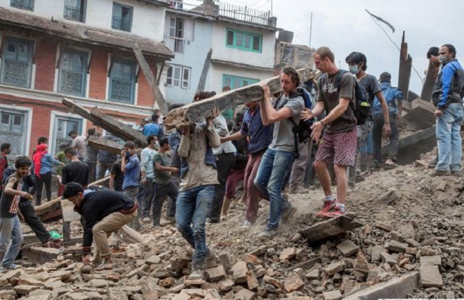 Nepal: Iz ruševina pet dana posle zemljotresa izvučena živa žena