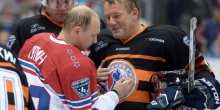 Putin objasnio kakao se  igra hokej! ( VIDEO)