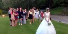 Mlada bacala bidermajer, a onda je uletio mladoženja... (VIDEO)