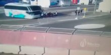 Autobus pregazio plivačice, jedna u komi