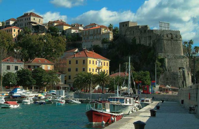 Herceg Novi: Dom za osam romskih porodica  
