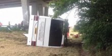 Autobus sa 34 djece sletio sa puta, vozač poginuo (Video)