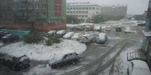 Dok mi gorimo na suncu u ovom gradu je napadao snijeg, a temperatura je 1 stepen 