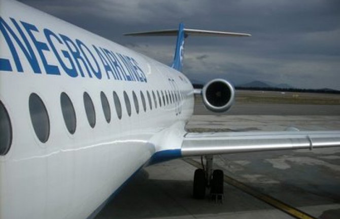 Avion vraćen na podgorički aerodrom zbog naprslog stakla