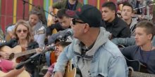 70 gitara zasviralo u čast Tošeta Proeskog (VIDEO)