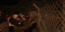 Masa od 200 ljudi pokidala zaštitnu ogradu na ulazu u Evrotunel (VIDEO)