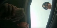 Tivat: Policajac snimljen dok uzima mito od Rusa?!