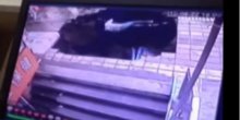 Ljude na stanici progutala ogromna rupa(VIDEO)