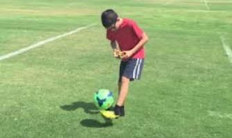 Ima 11 godina i u isto vrijeme slaže Rubikovu kocku i pimpuje! (VIDEO)