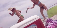 Udarila drugaricu ribom po guzi, ali nije ni slutila kakav će haos nastati! (VIDEO)