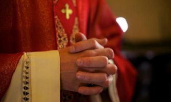 Visoko rangirani sveštenik u Vatikanu obelodanio da je gej