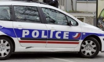 Petnaestogodišnjak pucao u profesoricu uz povik 