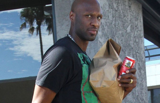 Košarkaš Lamar Odom se probudio i poručio ženi da je voli