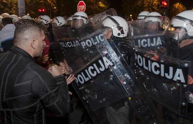 Formirano 15 predmeta zbog incidenata tokom protesta DF-a