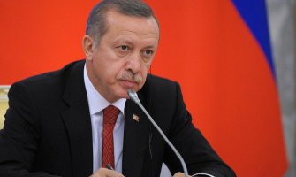 Erdogan u parlamentu dočekan aplauzom