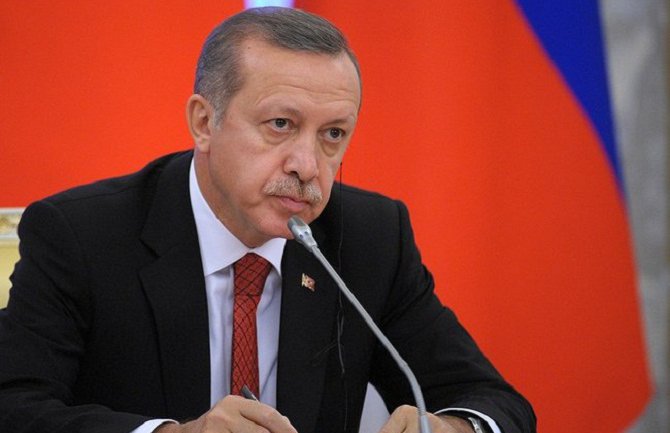 Erdogan u parlamentu dočekan aplauzom