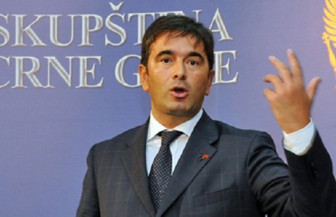 Medojević pisao Oravu: Zašto četiri epizode serijala 