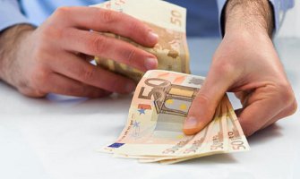 Njemac uhapšen jer je pokušao da podmiti policajca sa 50 eura