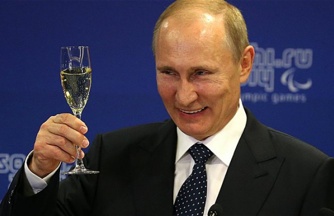Putin prošle godine zaradio 133.662 dolara