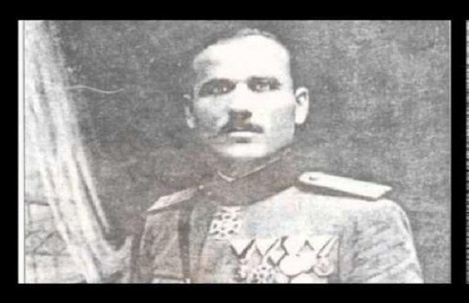 Ulica ili trg da se zovu Krsto Zrnov Popović