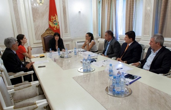 Prekršajni postupak protiv 11 partija 