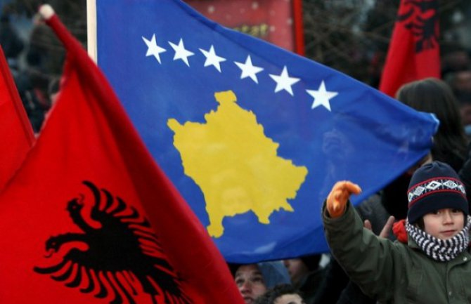Kosovo uoči 8. godišnjice nezavisnosti: Vlast organizuje proslavu, opozicija protest!