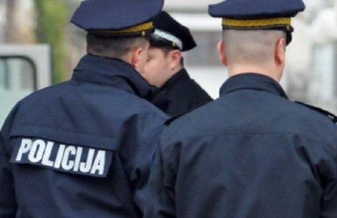Policajac pijan u neregistrovanom autu izazvao saobraćajnu nesreću