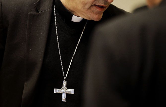 Kanadski sveštenik prokockao novac prikupljen za izbjeglice
